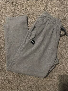 Women’s Under Armour Gray Straight Leg SweatPants Medium